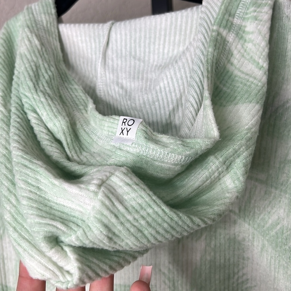 233 - Roxy NWT Green/White Hoodie Oversized Cropped Top, Size Small - Picture 6 of 7